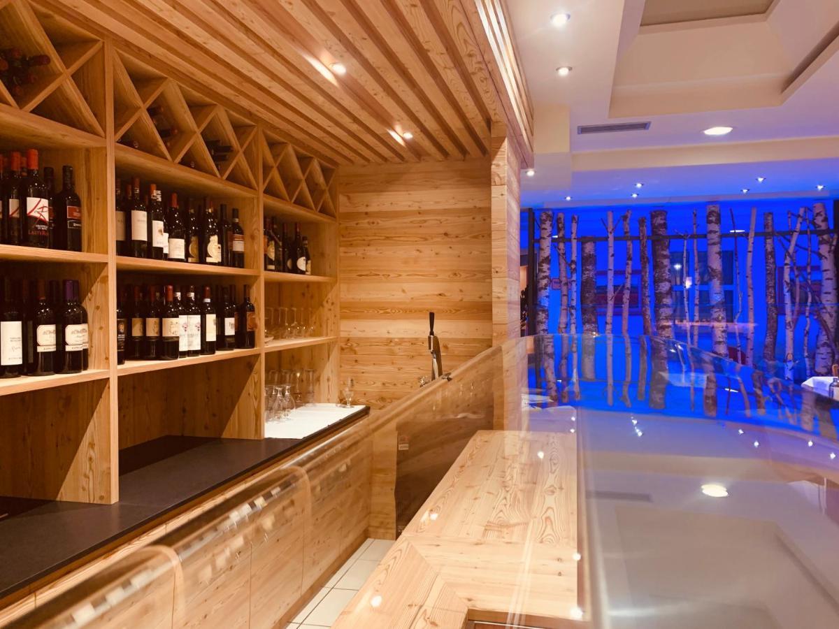 Alpholiday Dolomiti Wellness & Family Hotel Dimaro Dış mekan fotoğraf