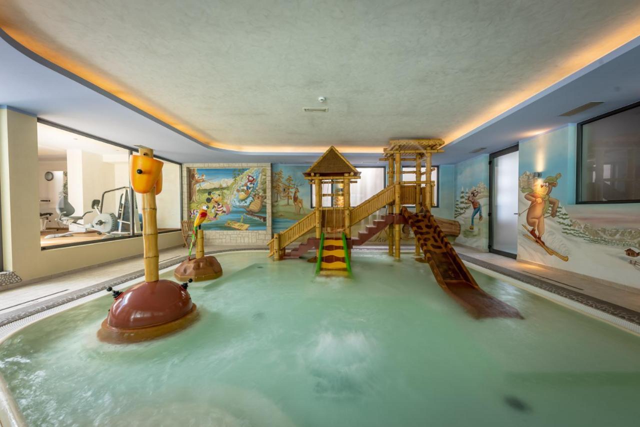 Alpholiday Dolomiti Wellness & Family Hotel Dimaro Dış mekan fotoğraf