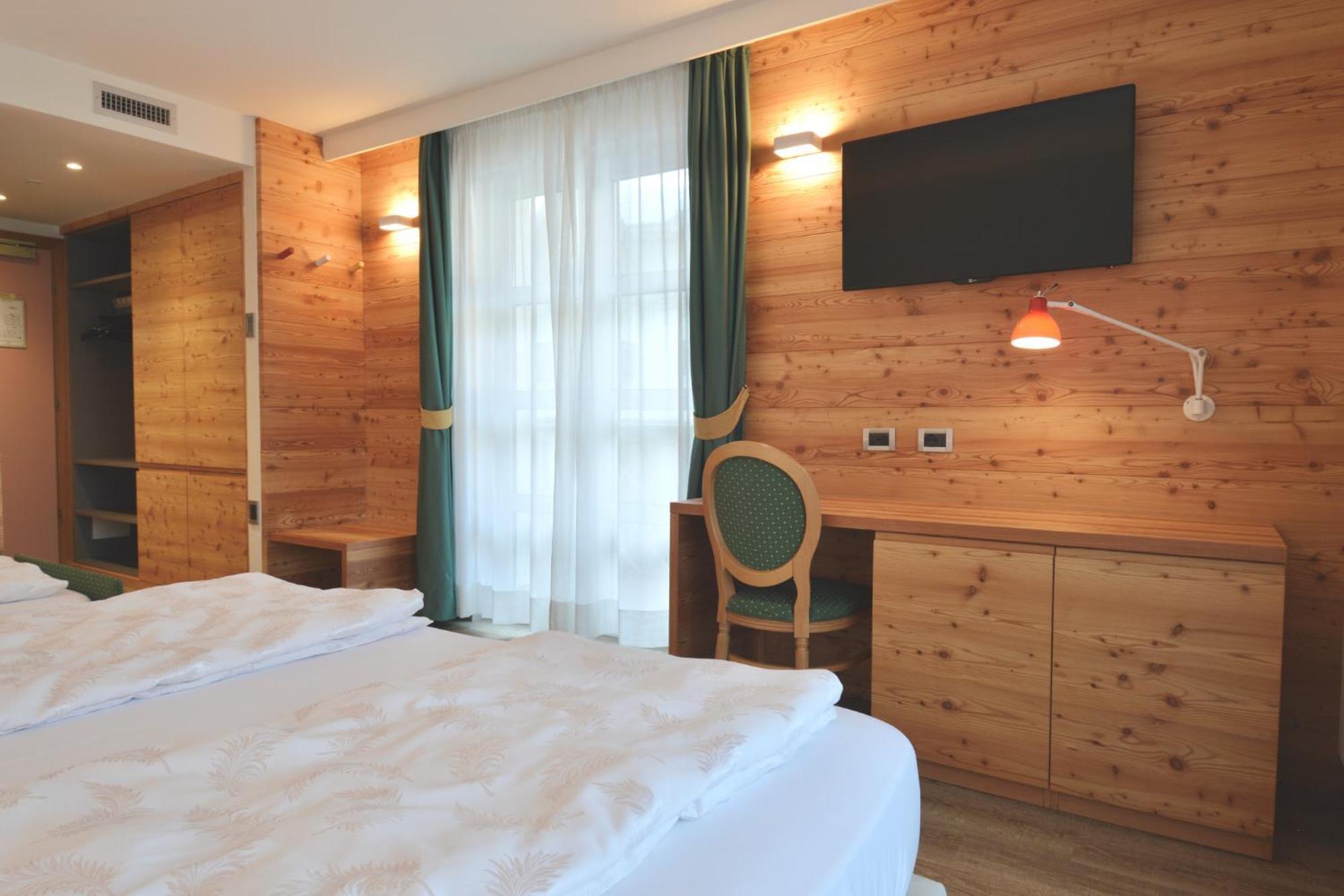 Alpholiday Dolomiti Wellness & Family Hotel Dimaro Oda fotoğraf