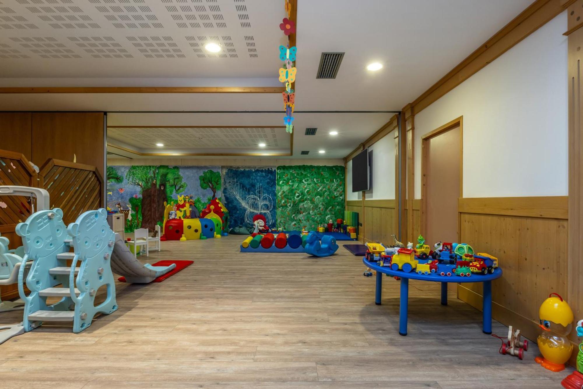 Alpholiday Dolomiti Wellness & Family Hotel Dimaro Dış mekan fotoğraf