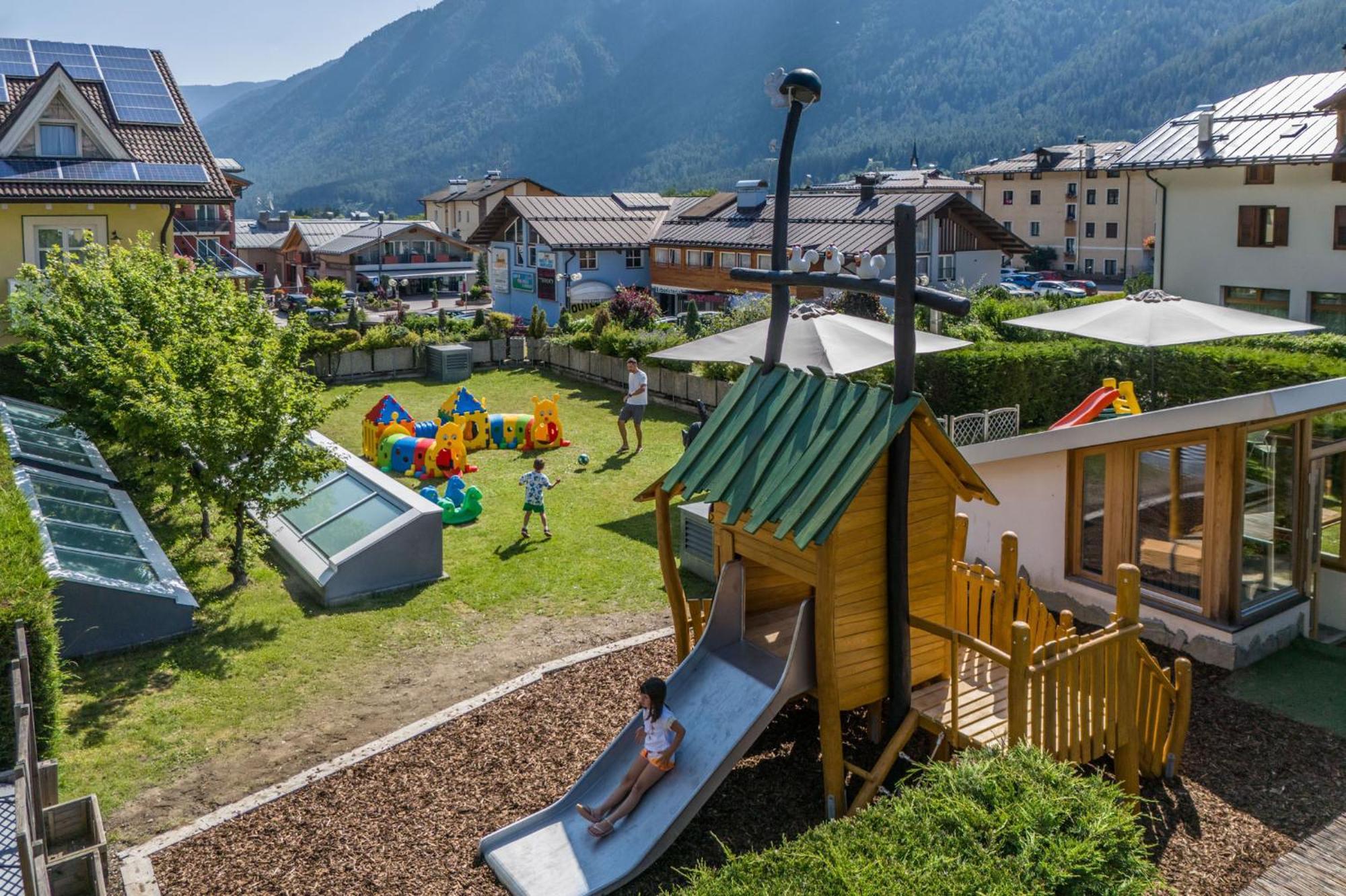 Alpholiday Dolomiti Wellness & Family Hotel Dimaro Dış mekan fotoğraf