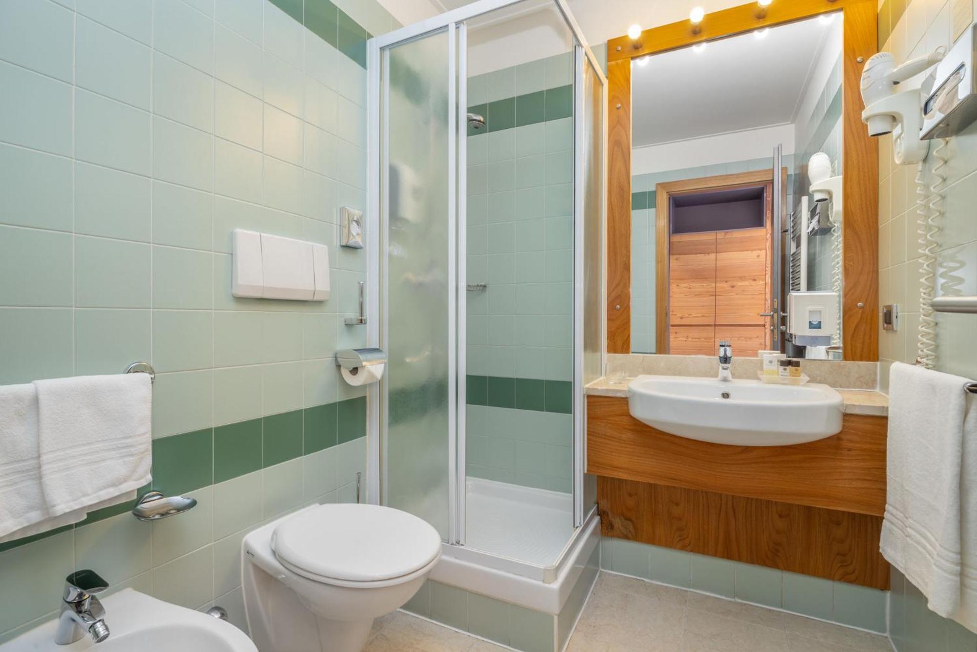 Alpholiday Dolomiti Wellness & Family Hotel Dimaro Oda fotoğraf