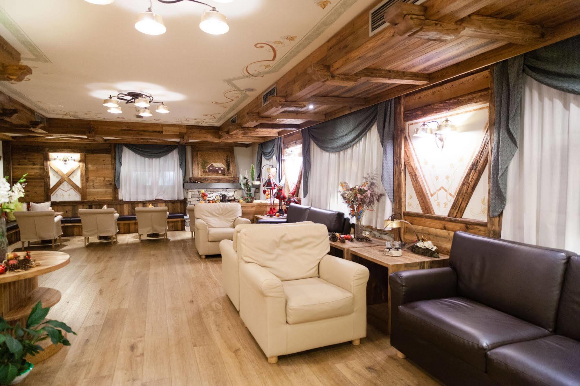 Alpholiday Dolomiti Wellness & Family Hotel Dimaro Dış mekan fotoğraf
