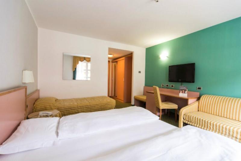 Alpholiday Dolomiti Wellness & Family Hotel Dimaro Dış mekan fotoğraf