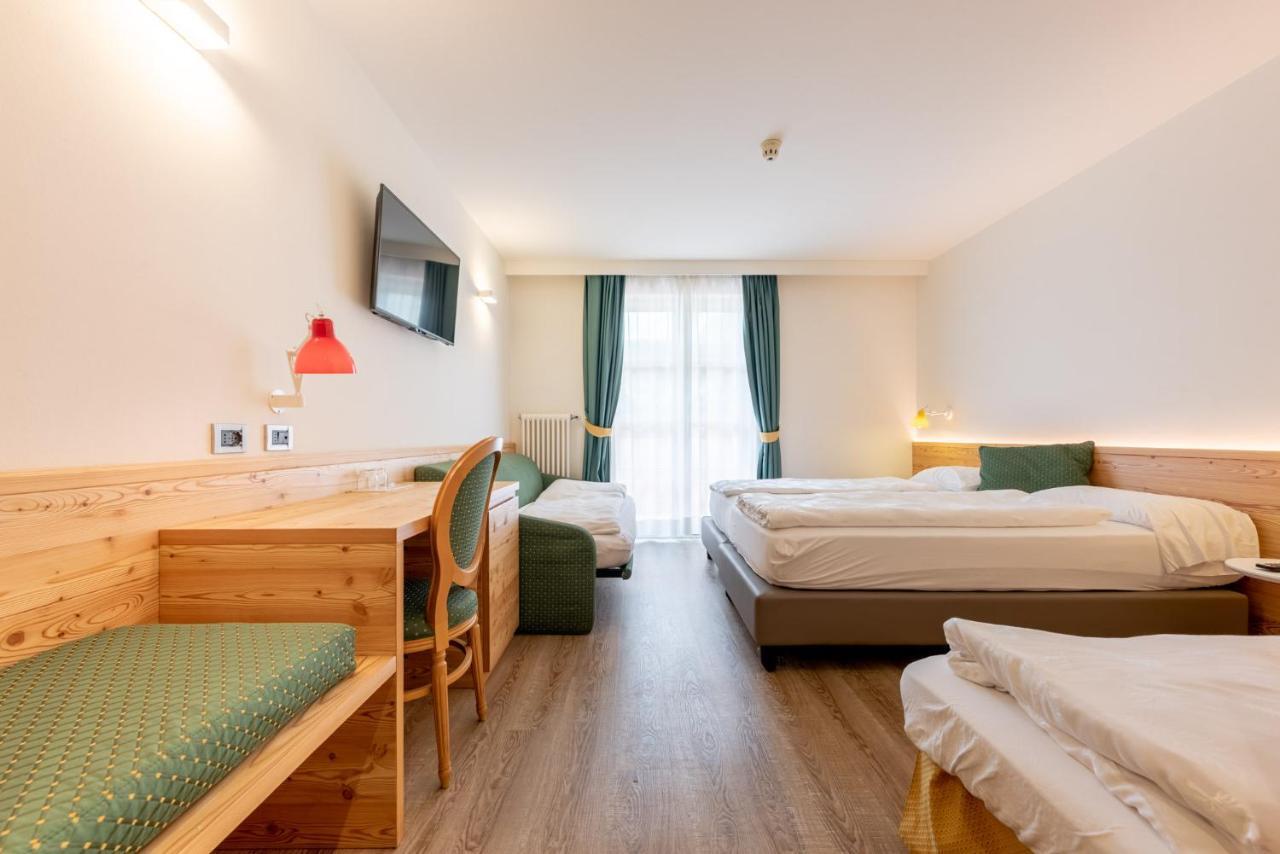 Alpholiday Dolomiti Wellness & Family Hotel Dimaro Dış mekan fotoğraf