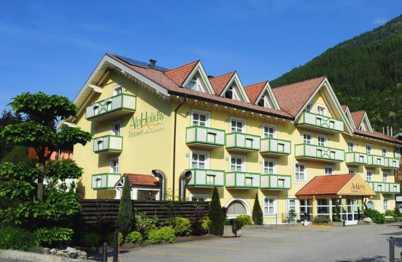 Alpholiday Dolomiti Wellness & Family Hotel Dimaro Dış mekan fotoğraf