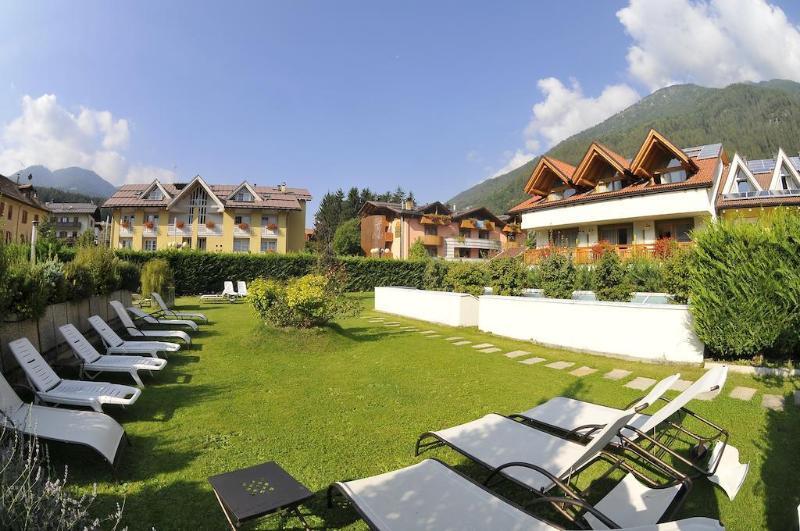 Alpholiday Dolomiti Wellness & Family Hotel Dimaro Dış mekan fotoğraf