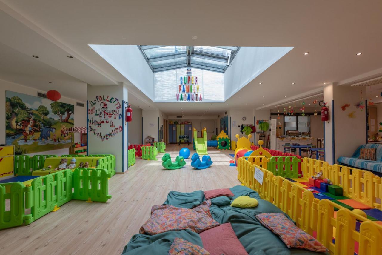 Alpholiday Dolomiti Wellness & Family Hotel Dimaro Dış mekan fotoğraf